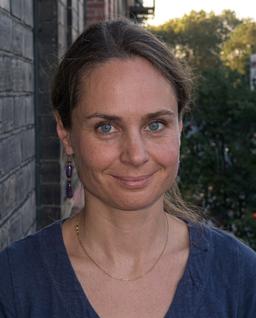 Dr Andrea Révész