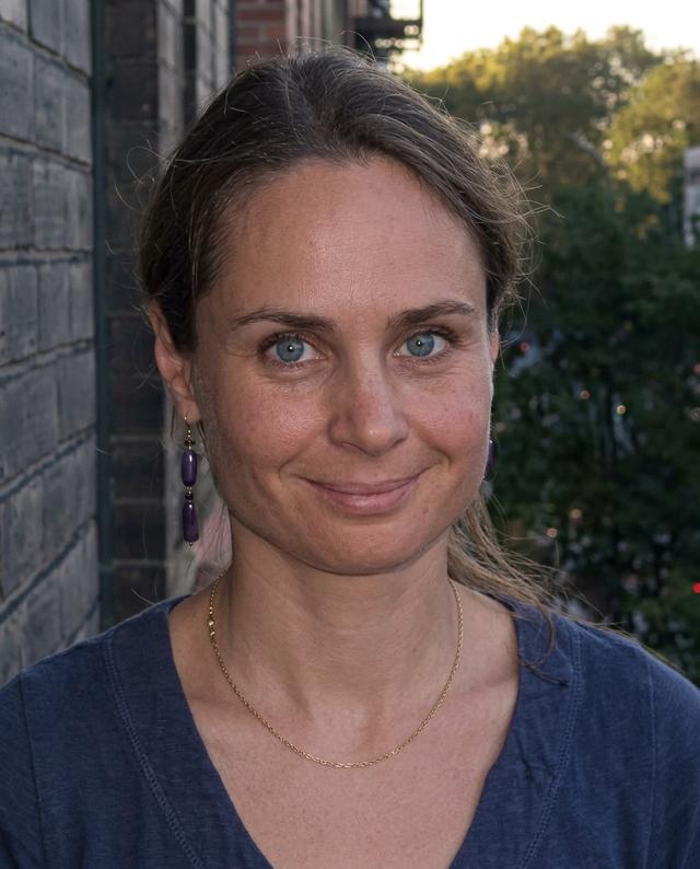 Dr Andrea Révész