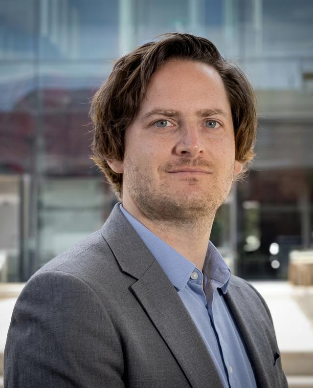 Associate Professor Ralf Wilden