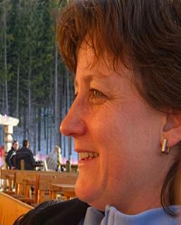 Carolyn Dare