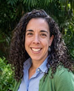 Dr. Alexandra Peralta