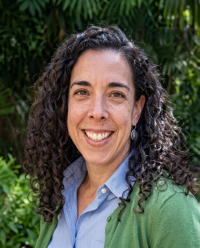 Dr. Alexandra Peralta