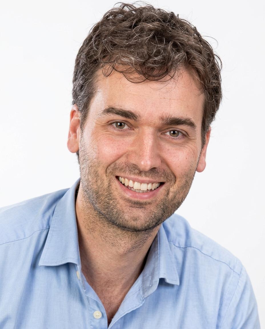 Dr. Arjaan Pellis