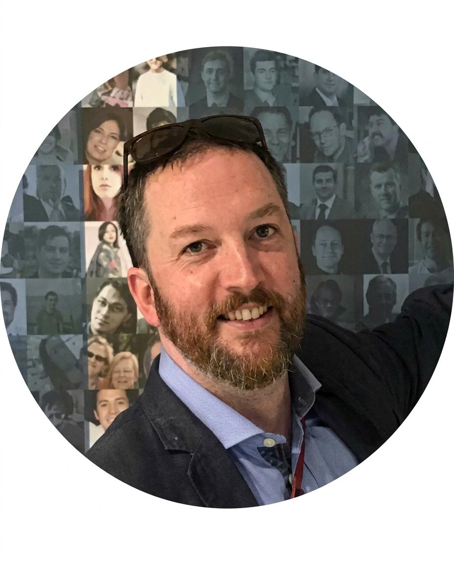 Dr Duncan Thomas