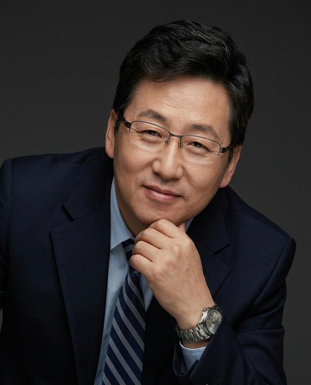 Erdong Zhao