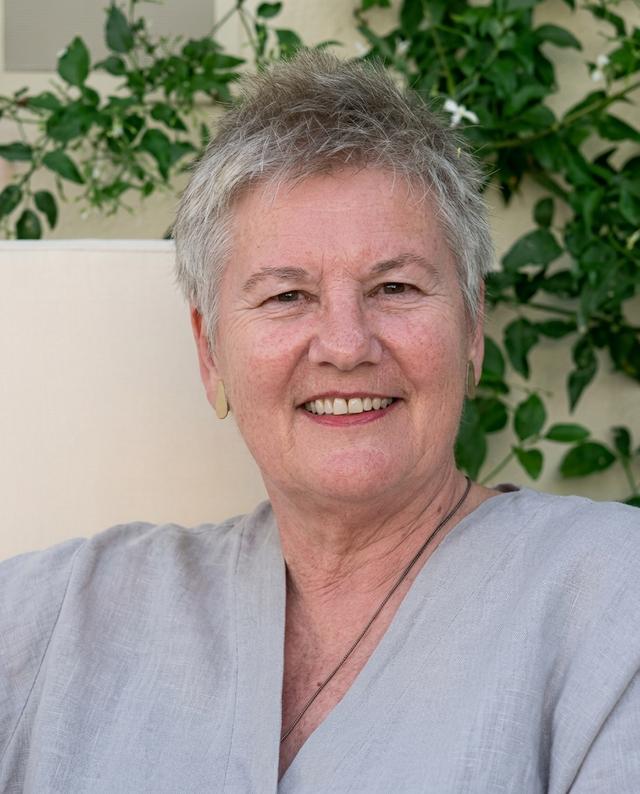 Dr Linda Kaser