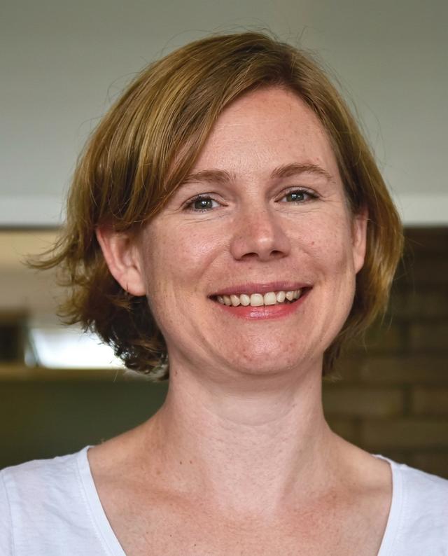 Dr Mog Stapleton