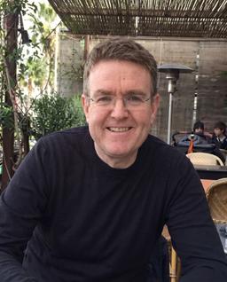 Dr Robert Lindsay