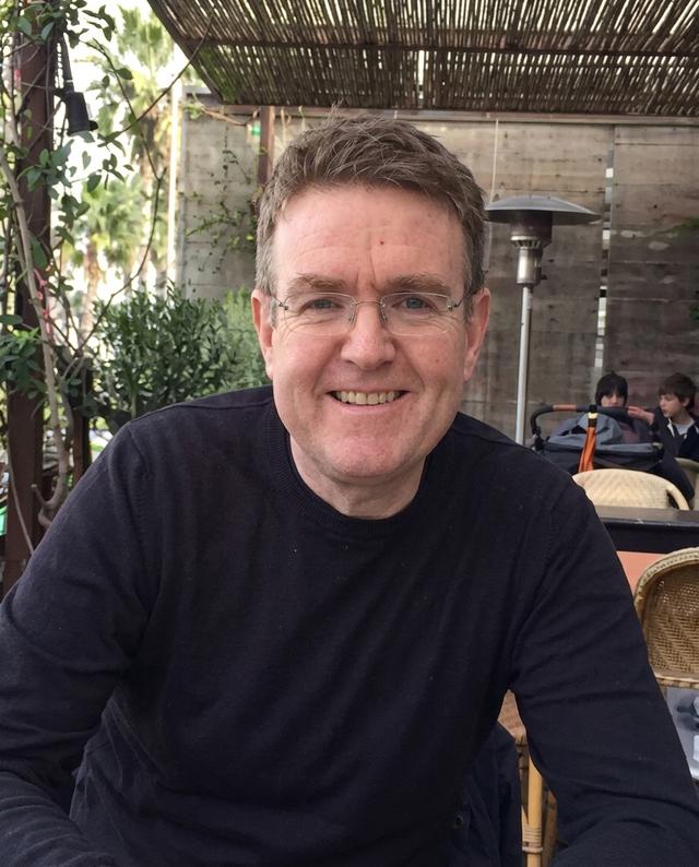Dr Robert Lindsay